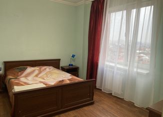Сдается в аренду двухкомнатная квартира, 80 м2, Краснодар, улица Передерия, 64, микрорайон Кожзавод