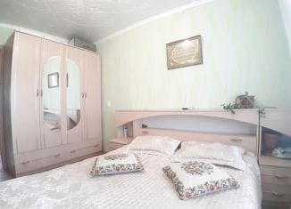 Трехкомнатная квартира на продажу, 56.6 м2, Азнакаево, улица Валиханова, 6
