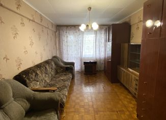 Продаю 3-ком. квартиру, 59 м2, Ульяновск, улица Ефремова, 111, Засвияжский район