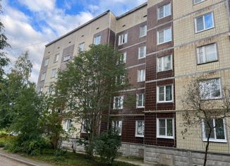 Продается трехкомнатная квартира, 74.5 м2, деревня Нурма, деревня Нурма, 26