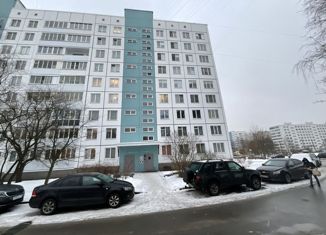 Продается 4-комнатная квартира, 74 м2, Санкт-Петербург, улица Подвойского, 42, метро Улица Дыбенко