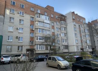 Продаю 2-ком. квартиру, 51 м2, Таганрог, улица Розы Люксембург, 44