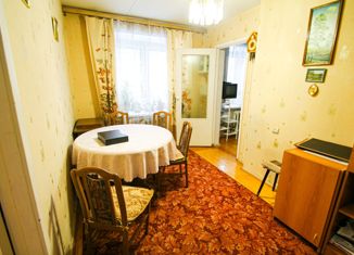 Трехкомнатная квартира на продажу, 68 м2, Свердловская область, улица Сурикова, 4