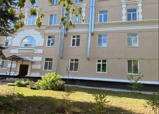 Продам 2-ком. квартиру, 60 м2, Зеленодольск, улица Татарстан, 23