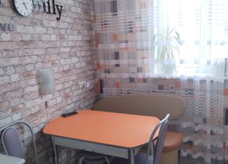 Продам трехкомнатную квартиру, 72.8 м2, поселок городского типа Никель, Гвардейский проспект, 37