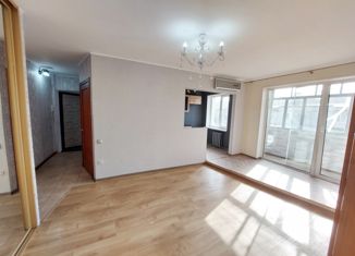 Продаю 3-ком. квартиру, 47 м2, Уссурийск, Строительная улица, 5А