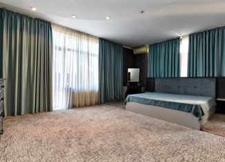 Продаю 5-ком. квартиру, 200 м2, Геленджик, Геленджикский проспект, 127