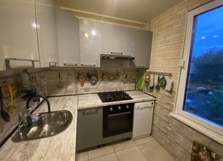 Продаю 4-комнатную квартиру, 49 м2, Санкт-Петербург, Счастливая улица, 19, метро Ленинский проспект