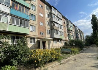 Продажа 2-комнатной квартиры, 42.8 м2, Камышин, улица Серова, 47