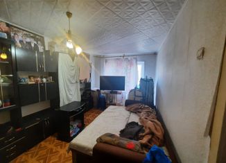 Продаю 1-ком. квартиру, 30 м2, Астрахань, проспект Бумажников, 13, Трусовский район