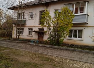 Продаю двухкомнатную квартиру, 47 м2, рабочий посёлок Крестцы, Островская улица, 27