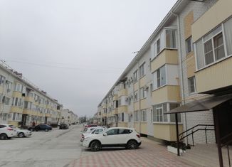 Продам 2-ком. квартиру, 50.5 м2, Невинномысск, улица Апанасенко, 33А