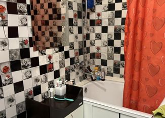 2-ком. квартира на продажу, 42 м2, посёлок городского типа Звёздный, улица Бабичева, 7