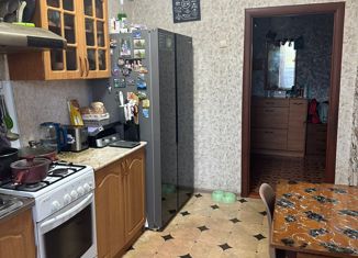 Продаю 2-комнатную квартиру, 48 м2, Гулькевичи, улица Мичурина, 19