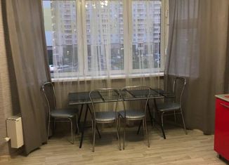 Продаю 2-ком. квартиру, 59 м2, Москва, улица Лётчика Грицевца, 11, метро Рассказовка