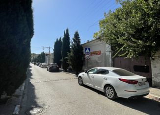 Продам 2-ком. квартиру, 55 м2, Керчь, улица Циолковского, 19