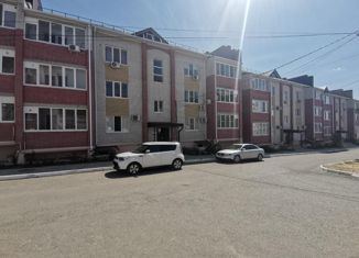 Продам 2-комнатную квартиру, 63 м2, Элиста, проспект Чонкушова, 5к1