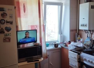 Продается трехкомнатная квартира, 55 м2, Петровск, Советская улица, 100