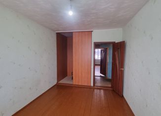 Продается 2-комнатная квартира, 48 м2, поселок Ис, улица Ленина, 112