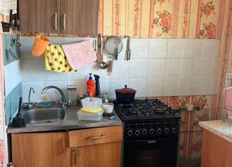 Продаю 3-ком. квартиру, 52 м2, Краснотурьинск, улица Карла Маркса, 42