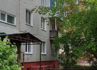 Продажа трехкомнатной квартиры, 62 м2, Омск, улица Комкова, 6