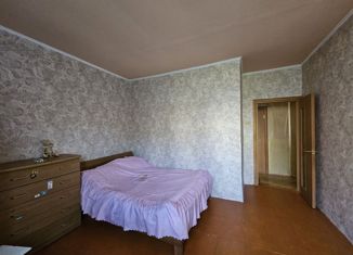 Продам 2-ком. квартиру, 56.5 м2, Находка, улица Лермонтова, 2