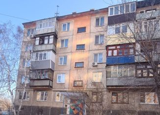 Продаю 4-комнатную квартиру, 61 м2, Новотроицк, Советская улица, 123