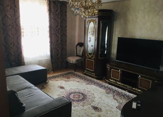 Сдам в аренду четырехкомнатную квартиру, 90 м2, Дербент, улица Х. Тагиева, 37А