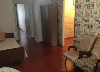 Сдается двухкомнатная квартира, 42 м2, Армавир, улица Энгельса, 96