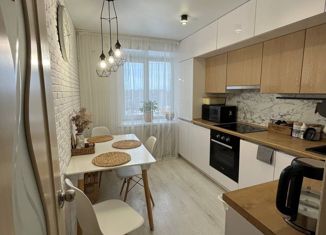 Продажа трехкомнатной квартиры, 61.4 м2, Глазов, улица Толстого, 40