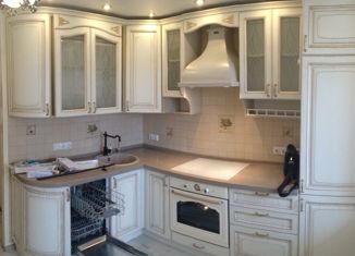 Сдается трехкомнатная квартира, 70 м2, Братск, улица Маршала Жукова, 8