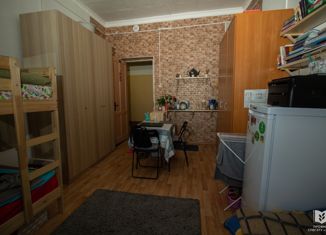 Продаю комнату, 12.5 м2, Азнакаево, улица Хасанова, 4