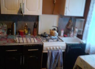 Продается трехкомнатная квартира, 49 м2, поселок Ферзиково, улица Карпова, 24