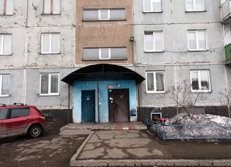 Аренда четырехкомнатной квартиры, 98 м2, Новокузнецк, улица Зорге, 48