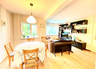 Продам таунхаус, 92.7 м2, городской посёлок Янино-1, Луговая улица, 8