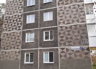 Продажа 3-комнатной квартиры, 60.8 м2, поселок городского типа Рефтинский, Молодёжная улица, 27