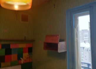 Продаю 1-ком. квартиру, 29 м2, Череповец, улица Командарма Белова, 39