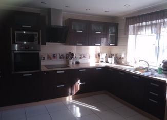 Двухкомнатная квартира на продажу, 52 м2, деревня Улянды, Вокзальная улица, 5