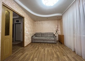 Продажа 1-ком. квартиры, 32 м2, Азнакаево, улица Шайхутдинова, 2