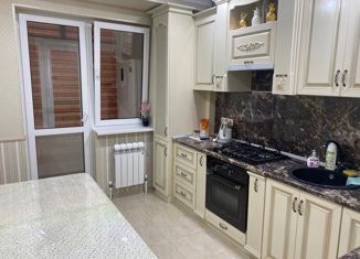 Продам 2-ком. квартиру, 61 м2, Нальчик, улица Чернышевского, 195Б, район Хладокомбинат