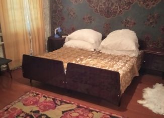 Продается 2-комнатная квартира, 52.5 м2, поселок городского типа Пристень, Советская улица, 5