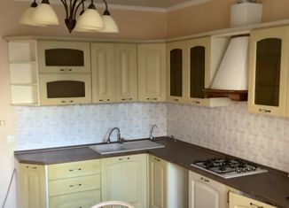 Продаю трехкомнатную квартиру, 119.6 м2, Астрахань, улица Набережная Приволжского Затона, 17к1, Советский район