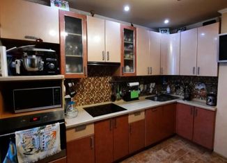 2-комнатная квартира на продажу, 61 м2, Чехов, Земская улица, 2