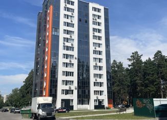 Продаю 1-ком. квартиру, 43 м2, Заречный, улица Конституции СССР, 39Г