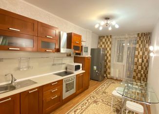 Сдаю двухкомнатную квартиру, 68 м2, Новосибирск, улица Блюхера, 71Б