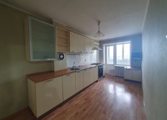 Продам 4-комнатную квартиру, 72 м2, Крымск, Линейная улица, 2А