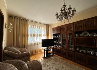 Продается 3-комнатная квартира, 57.7 м2, Карачаевск, улица Орджоникидзе, 2