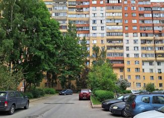 Продается 1-комнатная квартира, 32 м2, Санкт-Петербург, улица Маршала Захарова, 60