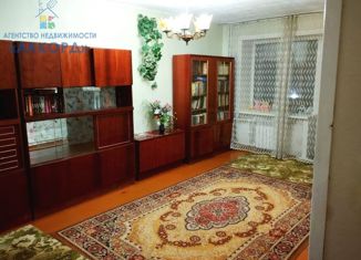2-комнатная квартира на продажу, 45 м2, Бийск, улица Михаила Митрофанова, 10