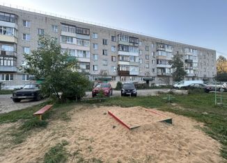 Продается 3-комнатная квартира, 63 м2, Александров, улица Фабрика Калинина, 24